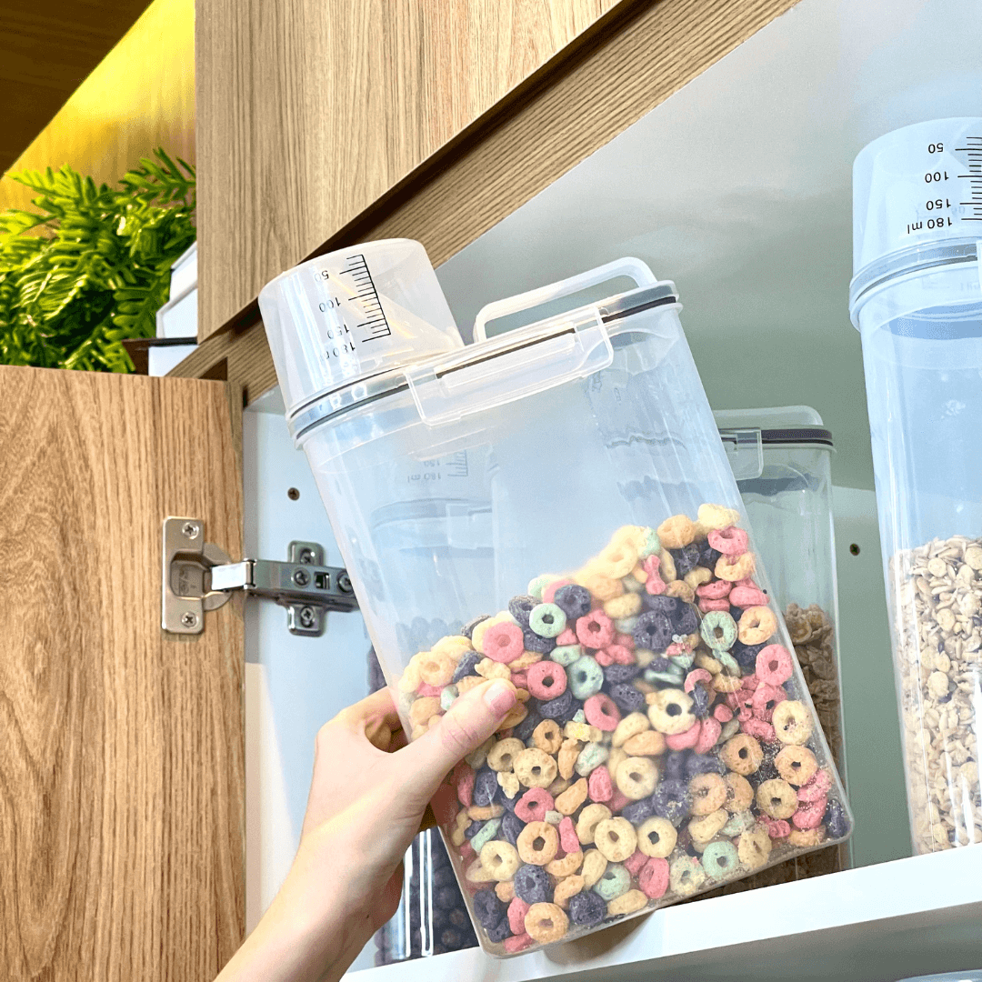 Pote Hermético Porta Mantimento com Copo Medidor de Plástico 2,5L