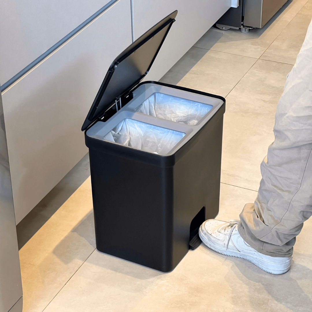 Lixeira de Pedal Trium Duplo Compartimento Preto 20 Litros