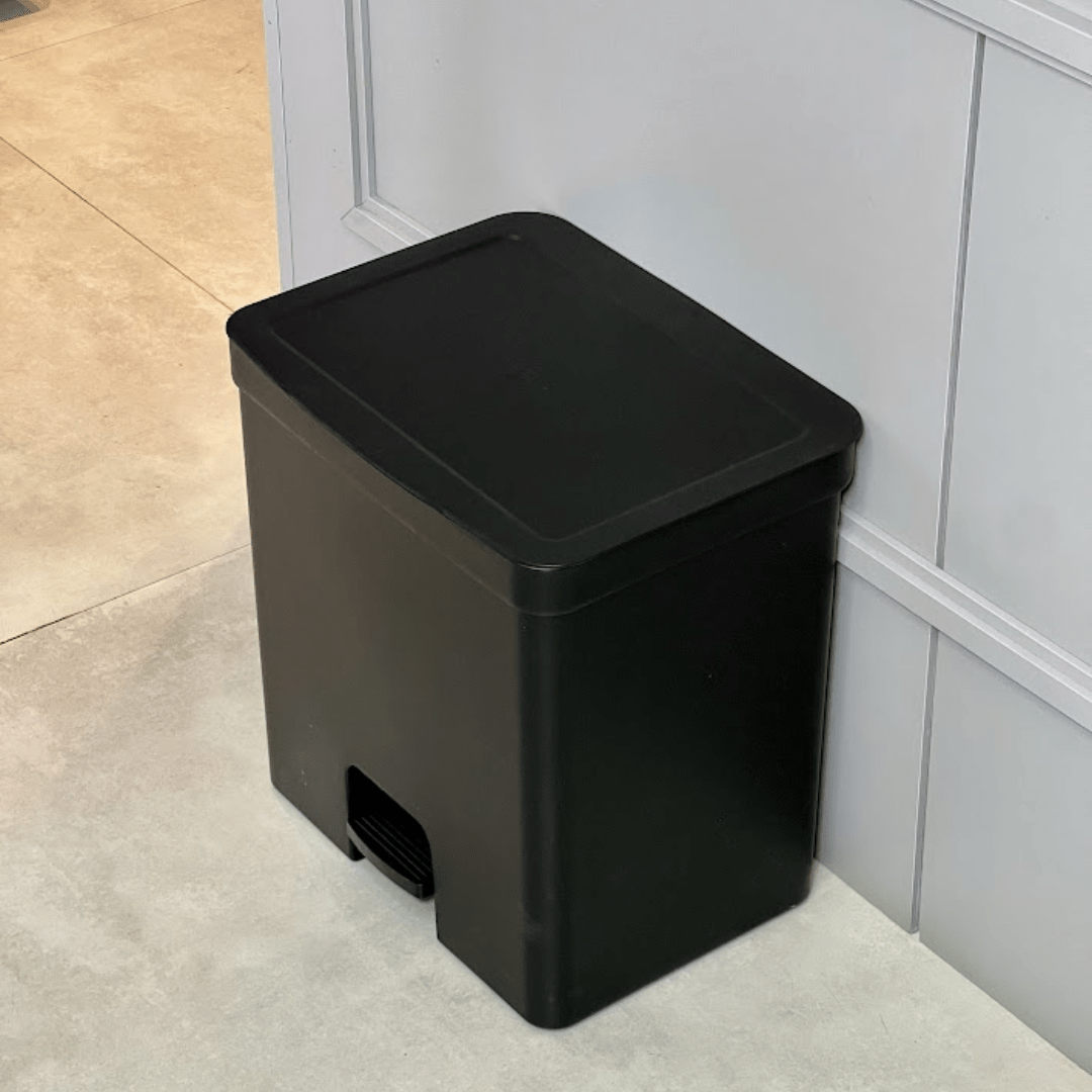 Lixeira de Pedal Trium Duplo Compartimento Preto 20 Litros