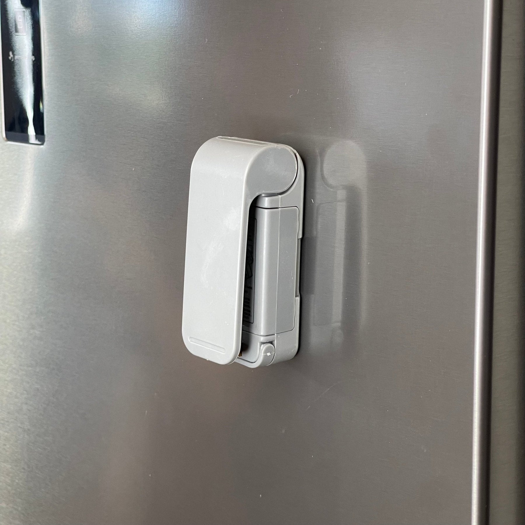 Mini Seladora de Embalagem em Plástico com Imã Cinza