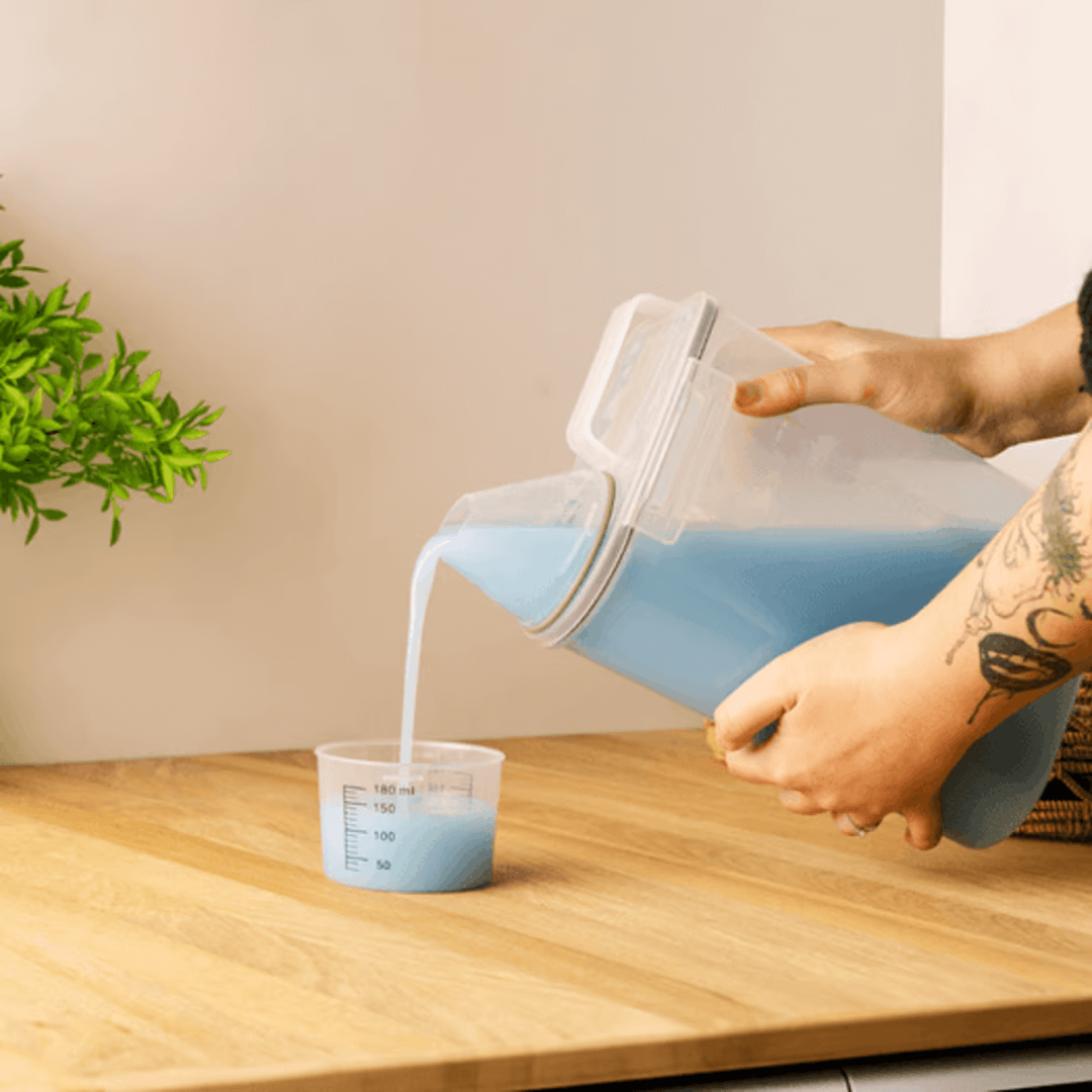 Pote Hermético Porta Mantimento com Copo Medidor de Plástico 2,5L