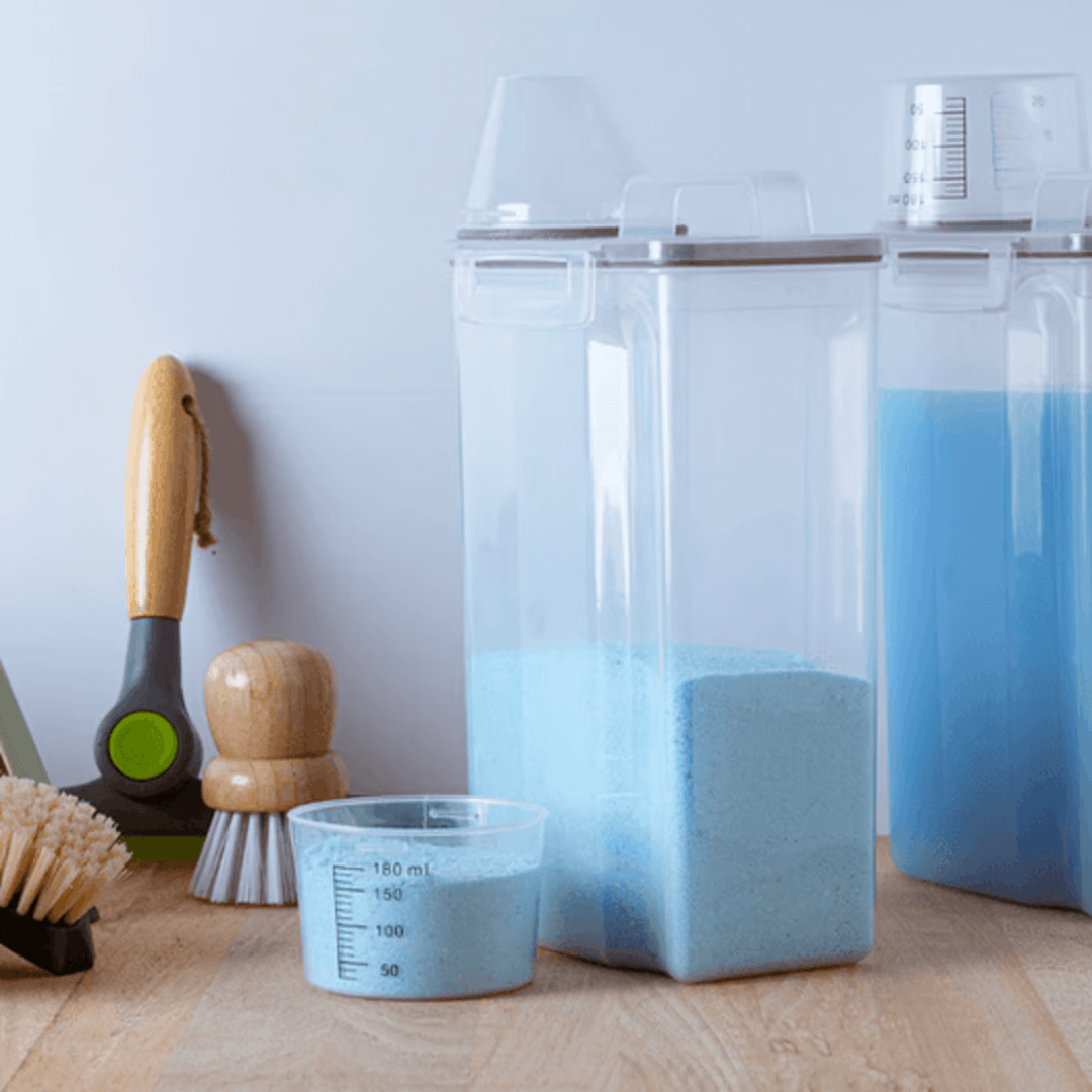 Pote Hermético Porta Mantimento com Copo Medidor de Plástico 2,5L