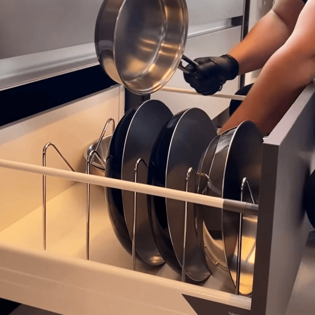 Suporte Organizador Para Formas e Travessas Cromado