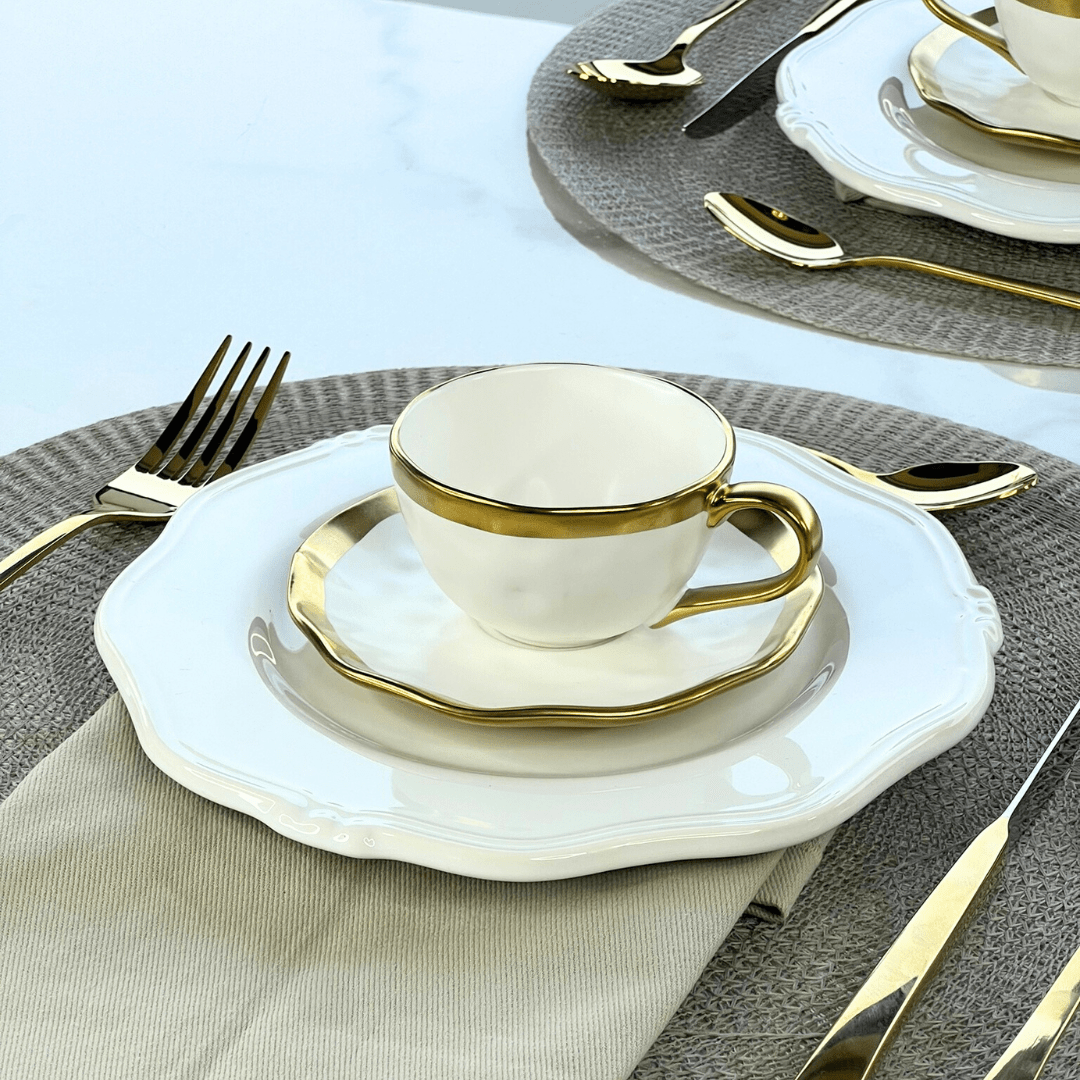 Xícara de Café com Pires em Porcelana Dubai Branco e Dourado 90ml