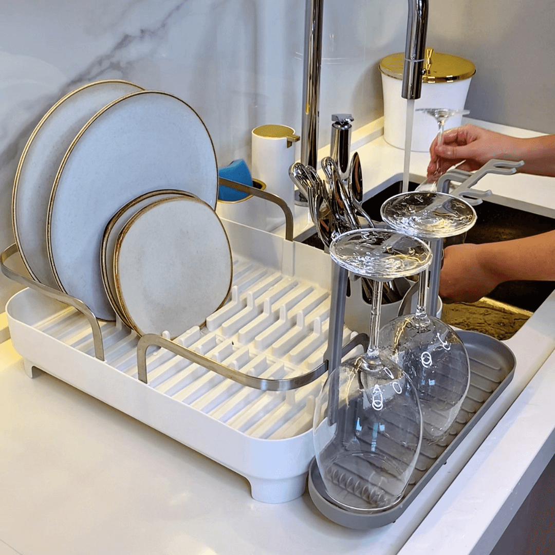 Escorredor De Louças Holster Com Porta Taças e Bico Branco em Aço Inox e PP