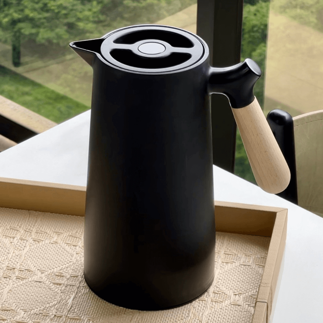 Garrafa Térmica Nórdica com Cabo de Madeira Preta 1 Litro