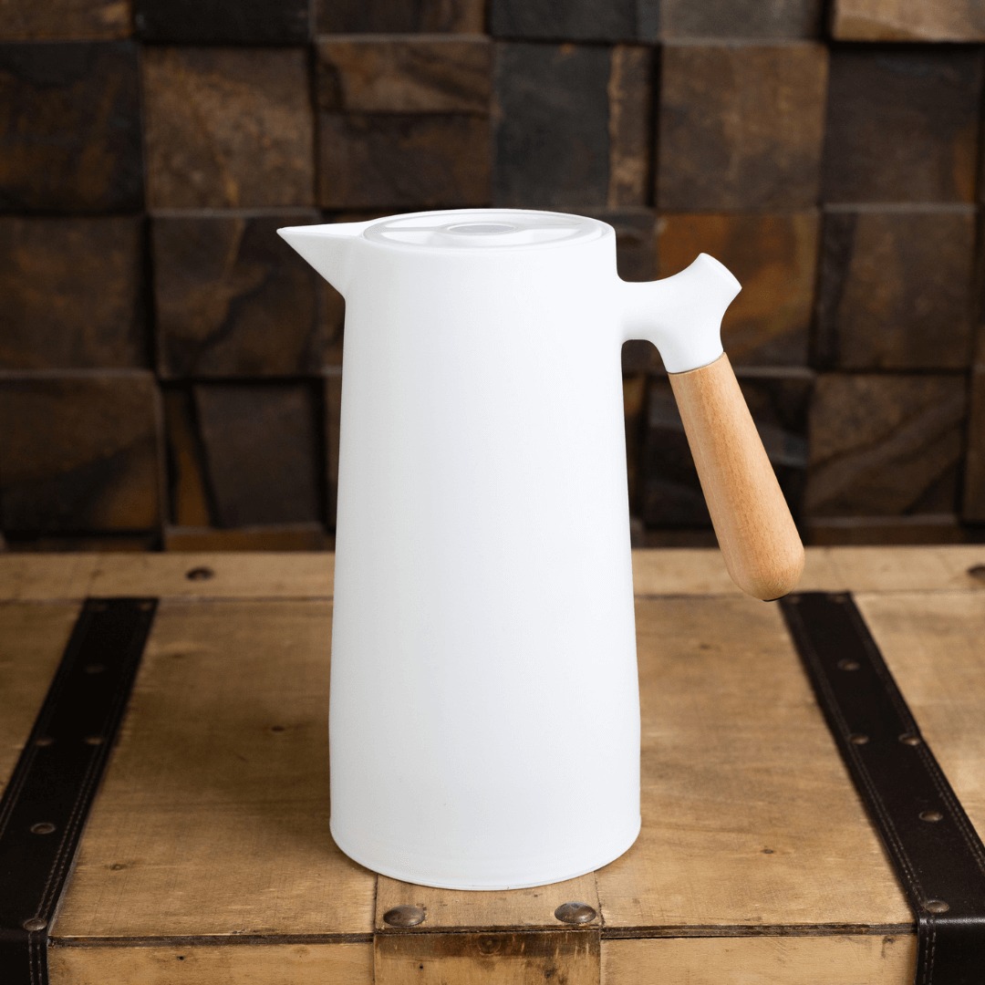 Garrafa Térmica Nórdica em Plástico com Cabo de Madeira Branca 1 Litro