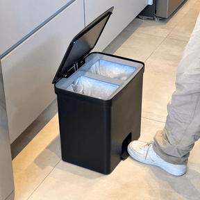 Lixeira de Pedal Trium Duplo Compartimento Preto 20 Litros