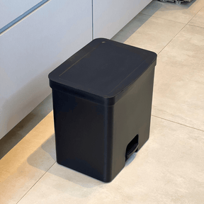 Lixeira de Pedal Trium Duplo Compartimento Preto 20 Litros