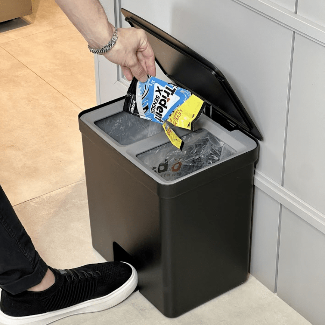 Lixeira de Pedal Trium Duplo Compartimento Preto 20 Litros