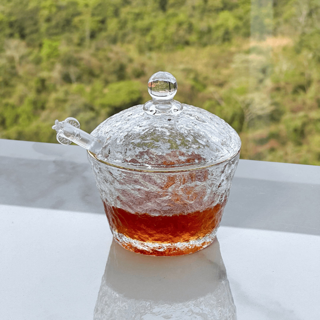 Meleira de Cristal Martelado com Colher e Tampa com Fio de Ouro Petra