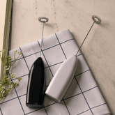 Mini Mixer Elétrico para Bebidas em Aço Inox e Plástico Branco