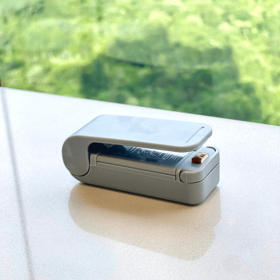 Mini Seladora de Embalagem em Plástico com Imã Cinza